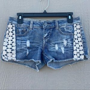 VANILLA STAR Size 3 NWOT Distressed Ripped Denim Blue Jean Shorts with Lace Hem